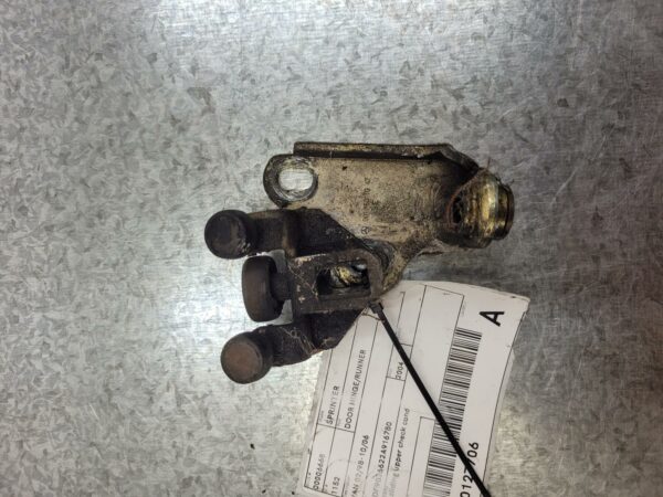 MERCEDES BENZ SPRINTER 02/1998-10/2006 UPPER RIGHT SLIDING DOOR ROLLER VAN