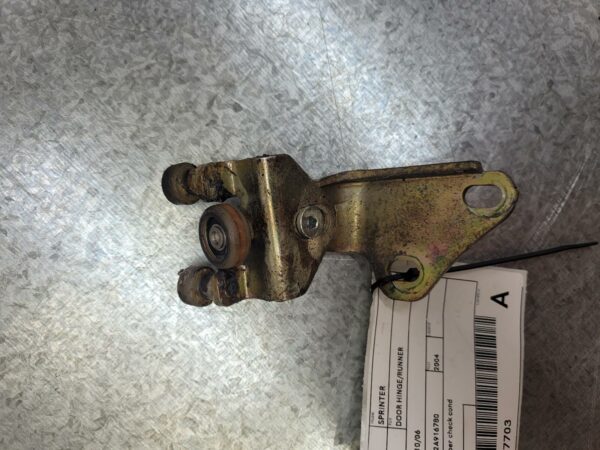 MERCEDES BENZ SPRINTER 02/1998-10/2006 LEFT UPPER SLIDING DOOR ROLLER VAN