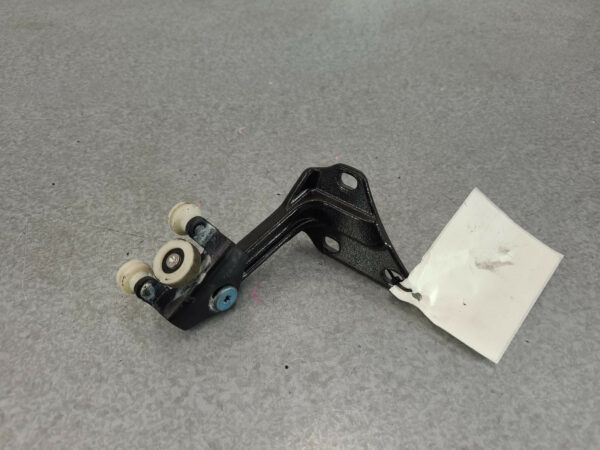 MERCEDES BENZ SPRINTER 10/2006-04/2018 UPPER RIGHT SLIDING DOOR ROLLER VAN
