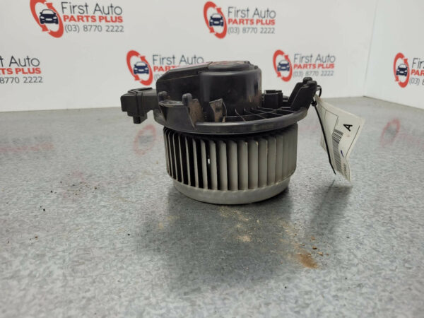 TOYOTA HILUX 10/2008-08/2015 HEATER FAN MOTOR LARGE PLUG TYPE