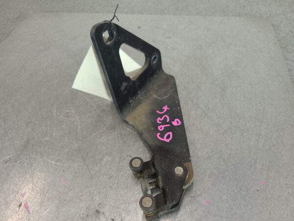 RENAULT TRAFIC 2004-2014 DOOR HINGE/RUNNER X83, RH SLIDING DOOR RUNNER (LOWER),