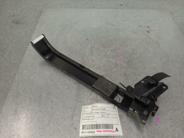 RENAULT MASTER 2011-2024 BOOTLID/TAILGATE HINGE BARN DOOR LIMITER (LH SIDE), X62