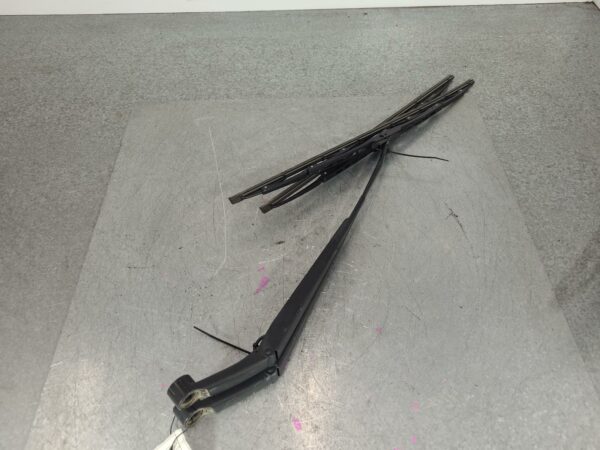 TOYOTA HILUX 2011-2015 WIPER ARM FRONT (PAIR), 09/11-08/15