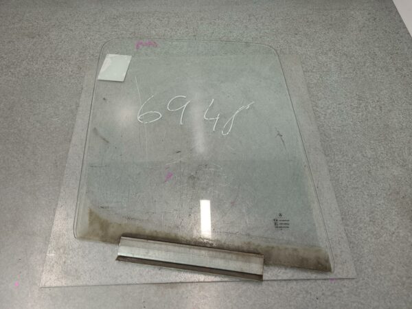 MERCEDES SPRINTER 1998-2006 RIGHT FRONT DOOR WINDOW 02/98-10/06