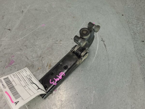RENAULT MASTER 2011-2024 DOOR HINGE/RUNNER MIDDLE, LH SLIDING DOOR, X62, 09/11-