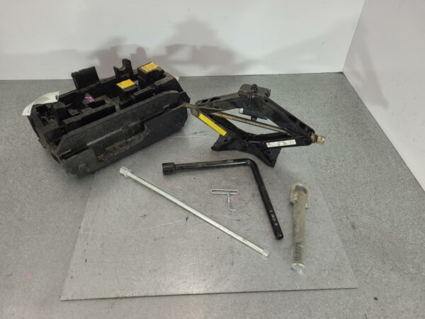 RENAULT MASTER 2011-2025 JACK/TOOL KIT X62, 09/11-