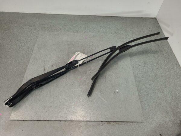 RENAULT MASTER 2011-2025 WIPER ARM X62, 09/11-