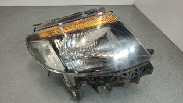 FORD RANGER 2011-2015 RIGHT HEADLAMP PX SERIES 1, XL/XLS/WILDTRAK, BLACK INSERT