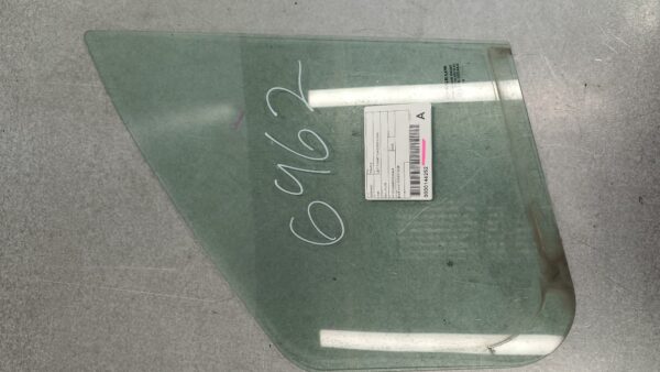 RENAULT TRAFIC 2015-2025 LEFT FRONT 1/4 DOOR GLASS X82, 01/15-