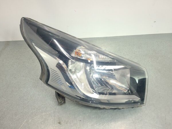 RENAULT TRAFIC 2015-2021 RIGHT HEADLAMP X82, W/ HALOGEN TYPE, 01/15-12/21