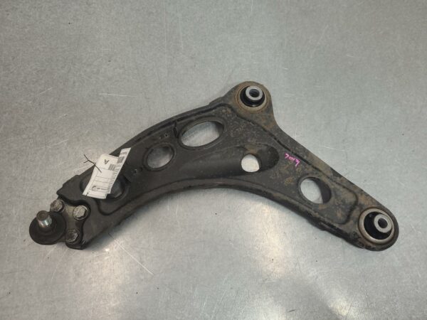 RENAULT TRAFIC 2015-2025 LEFT FRONT LOWER CONTROL ARM X82, 01/15-