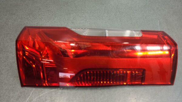 MERCEDES SPRINTER 2018-2024 RIGHT TAILLIGHT VS30, IN BODY, VAN, W/ HALOGEN TYPE,