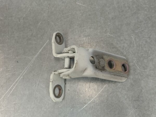 MITSUBISHI TRITON 2015-2023 DOOR HINGE/RUNNER MQ-MR, RH REAR (LOWER), HINGE, 03/