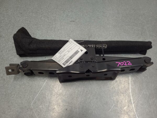 FORD EVEREST 2015-2022 JACK/TOOL KIT UA, 07/15-05/22