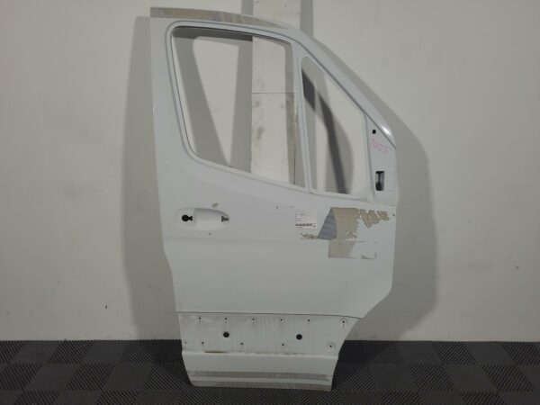 MERCEDES SPRINTER 2018-2024 RIGHT FRONT DOOR VS30, VAN/CAB CHASSIS, 05/18-