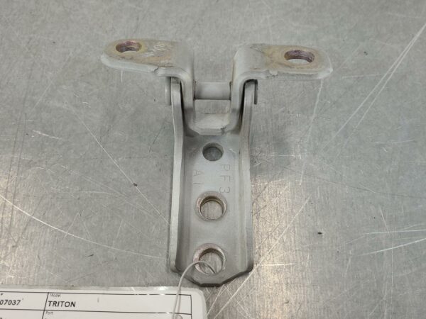 MITSUBISHI TRITON 2015-2023 DOOR HINGE/RUNNER MQ-MR, LH FRONT (UPPER), HINGE, 03