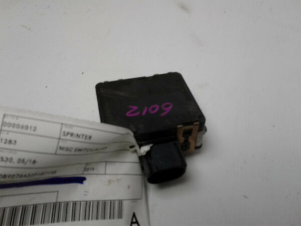 MERCEDES BENZ SPRINTER VS30 05/2018-2024 BLIND POST SENSOR BEHIND REAR BUMPER
