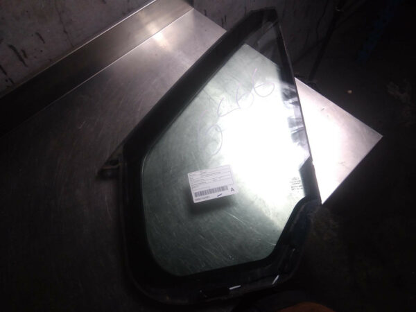 FORD TRANSIT VH-VJ 04/2004-08/2006 LEFT FRONT 1/4 DOOR GLASS