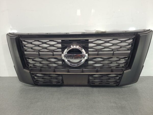 NISSAN NAVARA 2020-2025 RADIATOR GRILLE NP300, RADIATOR GRILLE, W/ BLACK MOULDIN
