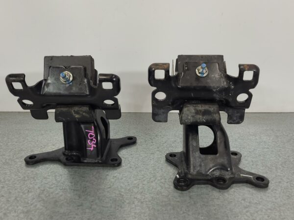 NISSAN NAVARA 2015-2025 MOUNT NP300, 05/15-
