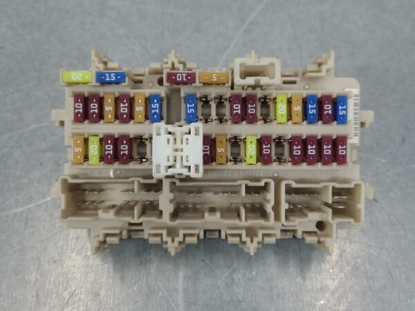 NISSAN NAVARA 2015-2025 FUSE BOX NP300, UNDER DASH, 04/15-