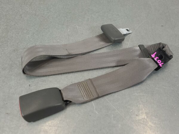 TOYOTA HILUX 2011-2015 SEAT BELT CENTRE REAR, SEAT BELT ONLY, DUAL CAB, LAP BELT