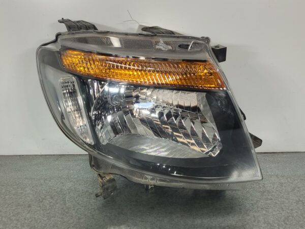 FORD RANGER 2011-2015 RIGHT HEADLAMP PX SERIES 1, XL/XLS/WILDTRAK, BLACK INSERT