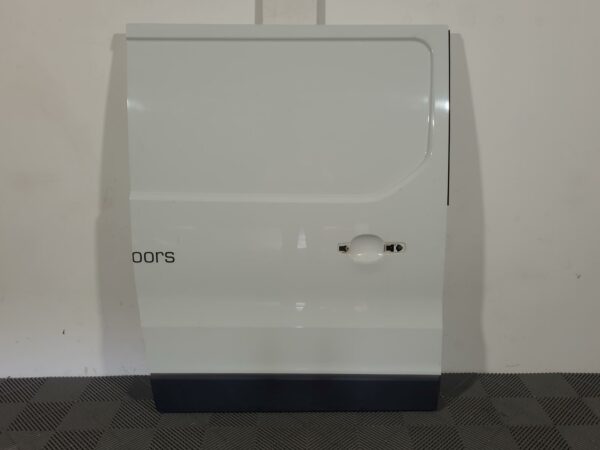 RENAULT TRAFIC 2015-2024 RIGHT REAR DOOR X82, SLIDING DOOR, NON WINDOW GLASS TYP