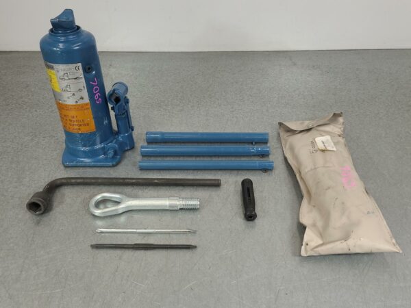MERCEDES SPRINTER 2006-2018 JACK/TOOL KIT NCV3, 10/06-04/18