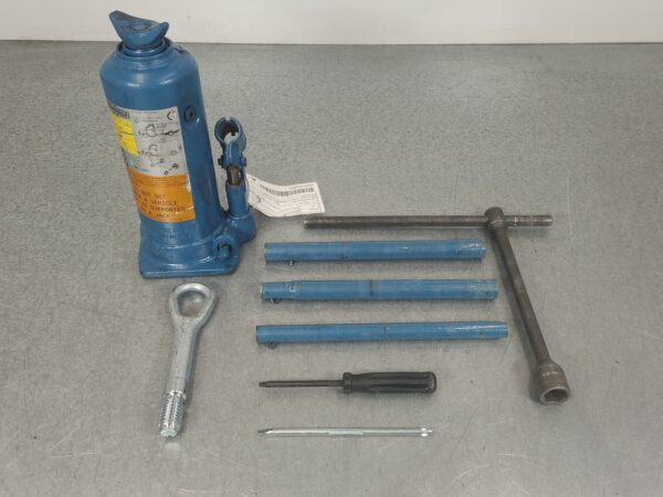MERCEDES SPRINTER 2006-2018 JACK/TOOL KIT NCV3, 10/06-04/18