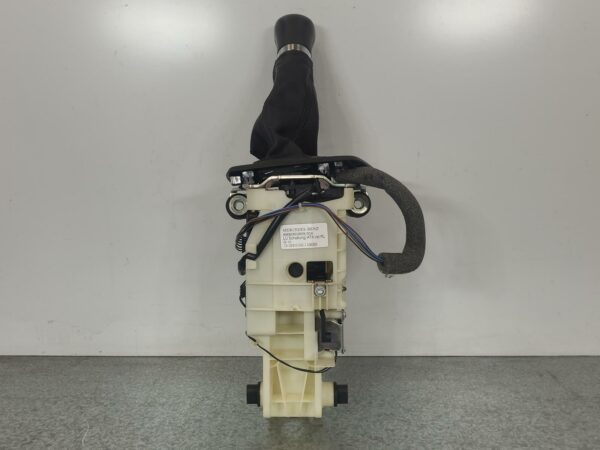 MERCEDES SPRINTER 2013-2018 GEAR STICK/SHIFTER AUTO T/M TYPE, BLACK/SILVER, NCV3