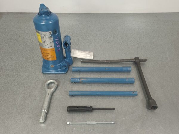 MERCEDES SPRINTER 2006-2018 JACK/TOOL KIT NCV3, 10/06-04/18