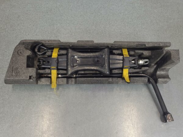 FORD TRANSIT 2006-2014 JACK/TOOL KIT VM SI-II, 07/06-02/14