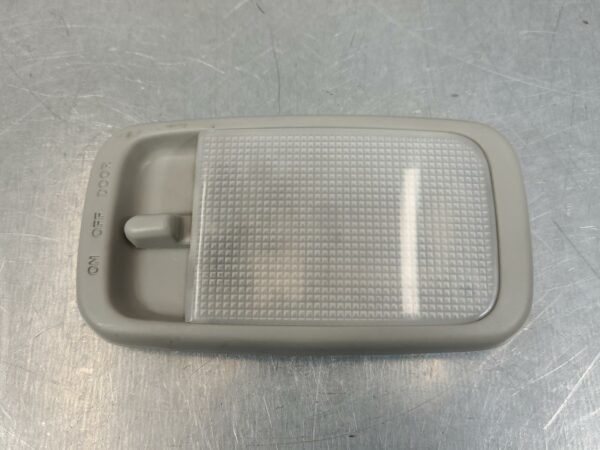 TOYOTA HILUX 2005-2011 COURTESY LIGHT CENTRE LIGHT, 03/05-08/11