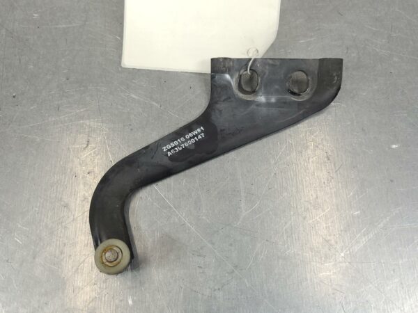 MERCEDES VITO 2004-2013 DOOR HINGE/RUNNER RH SLIDING DOOR ROLLER (UPPER), VAN, 6