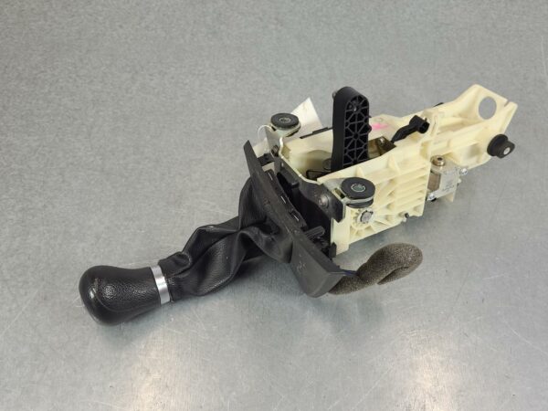 MERCEDES SPRINTER 2013-2018 GEAR STICK/SHIFTER AUTO T/M TYPE, BLACK/SILVER, NCV3