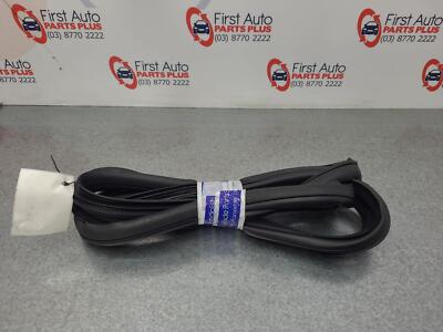 LDV DELIVER 9 07/2020-ON BODY SEAL RUBBER LEFT FRONT