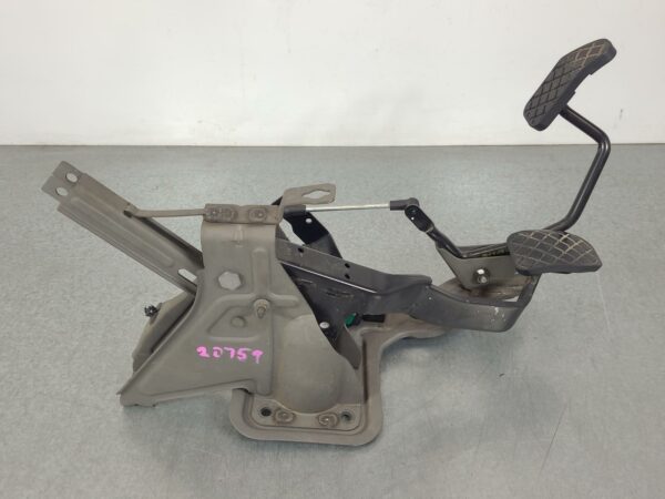 VOLKSWAGEN TRANSPORTER 2004-2024 PEDAL ASSEMBLY T5-T6, ACCELERATOR PEDAL, MANUAL
