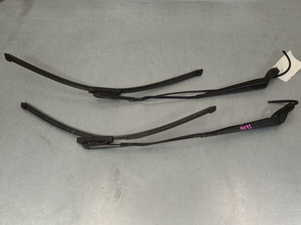 MERCEDES VITO 2004-2015 WIPER ARM FRONT (PAIR), 639, 05/04-02/15