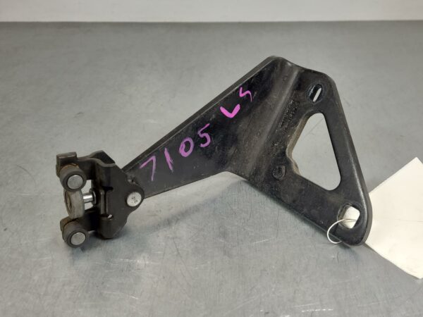 RENAULT TRAFIC 2015-2024 DOOR HINGE/RUNNER LOWER, LH SLIDING DOOR, X82, 01/15-