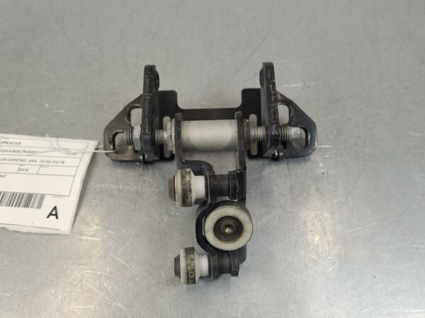 MERCEDES SPRINTER 2006-2018 DOOR HINGE/RUNNER LH SLIDING DOOR ROLLER (CENTRE), V