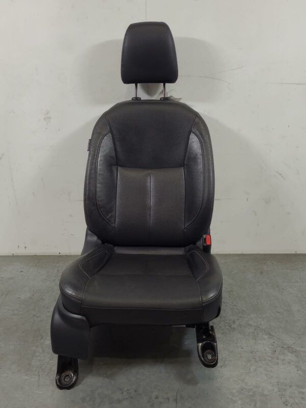 NISSAN NAVARA 2015-2020 FRONT SEAT NP300, RH FRONT, LEATHER, BLACK W/ WHITE STIT