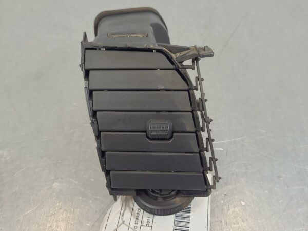 TOYOTA HILUX 2005-2015 TRIM PANEL DASH VENT, LH CENTRE (NEXT TO STEREO), BLACK,