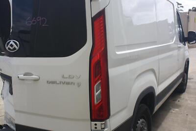 LDV DELIVER 9 07/2020-ON OUTER RIGHT BARN DOOR HANDLE WHITE