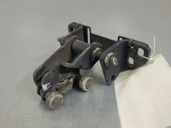 MERCEDES SPRINTER 2006-2018 DOOR HINGE/RUNNER LH SLIDING DOOR ROLLER (CENTRE), V
