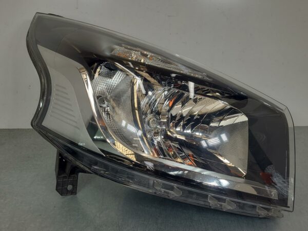 RENAULT TRAFIC 2015-2021 RIGHT HEADLAMP X82, W/ HALOGEN TYPE, 01/15-12/21