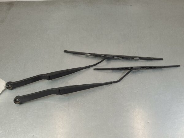 LDV T60 2017-2025 WIPER ARM SK8C, PAIR, 07/17-