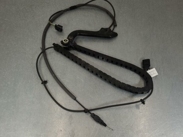 MERCEDES SPRINTER 2006-2018 DOOR HINGE/RUNNER RH SLIDING DOOR ROLLER (LOWER), VA