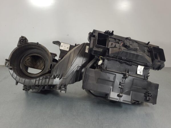 MERCEDES SPRINTER 2018-2025 HEATER CORE/BOX VS30, 05/18-