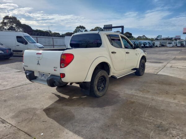 MITSUBISHI TRITON MN 08/2009-04/2015 RIGHT FRONT BODY SEAL RUBBER - Image 7